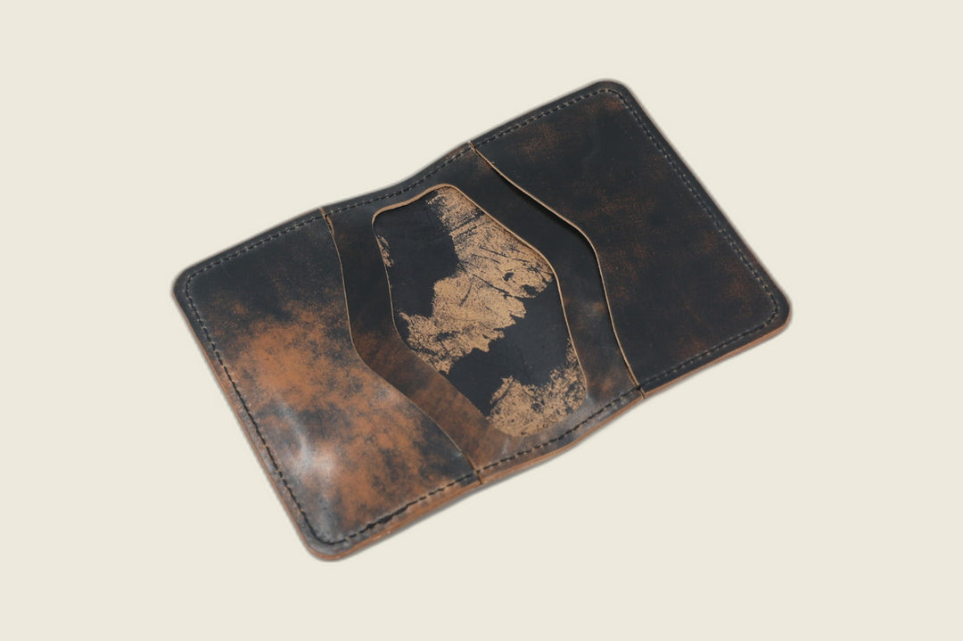 Warden bifold interior with marbled black Rocado card pockets and tan-streaked well
